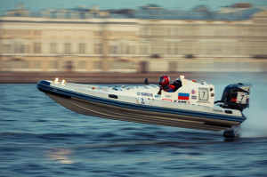 Лодочные гонки и соревнования по рыбалке вокруг Петропавловской крепости